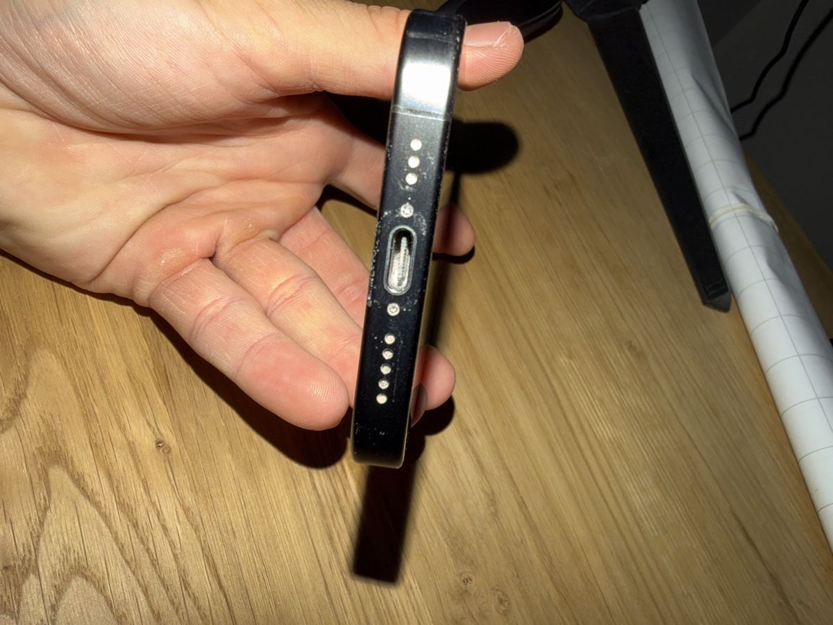 Apple Portables: Iphone 15pro  – D'occasion à Malans GR par Nicolas00 3