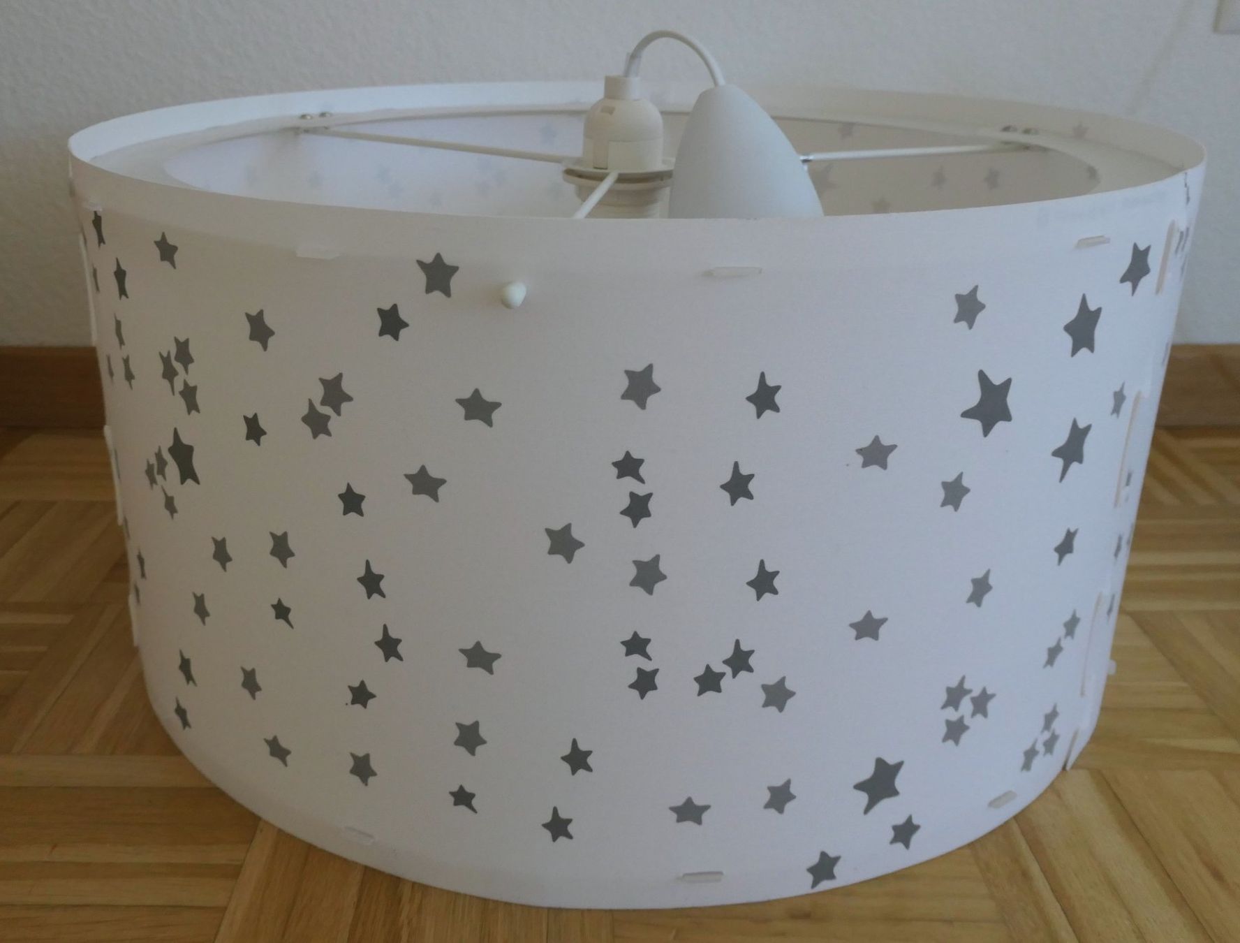 Lampade: Hänge-Lampe weiss mit Sternen – Usato da St. Gallen venduto da schewi76 1