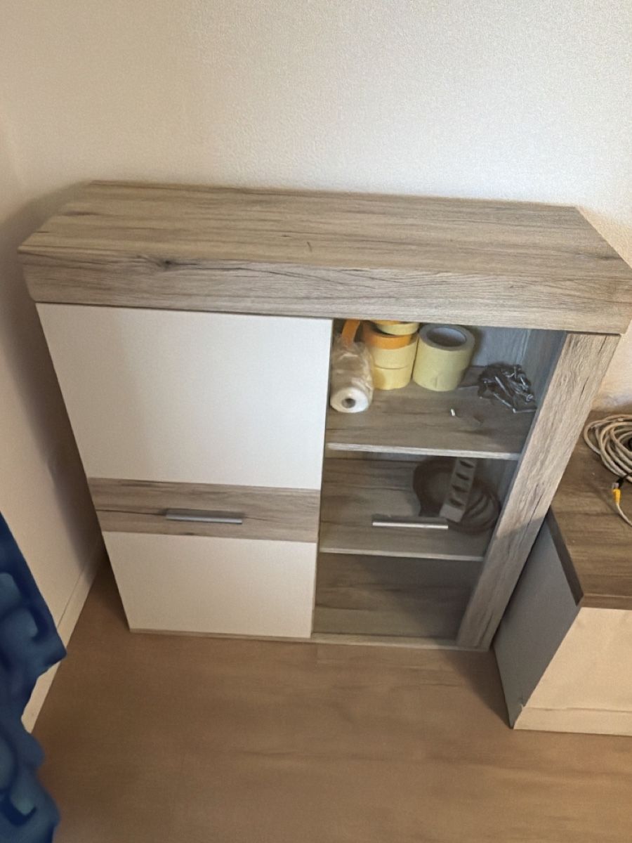 Credenze: Credenza moderna legno e bianco con ripiani e ante – Usato da Wil SG venduto da sal_5s28
