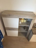 Credenza moderna legno e bianco con ripiani e ante
