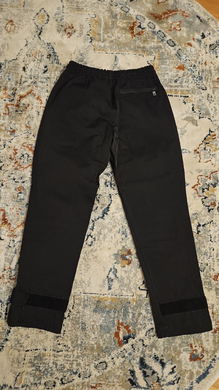 6PM Pantaloni: Schwarze 6pm Jogginghose - Lässig und bequem. – Usato da Ittigen venduto da ale_9z7q 2