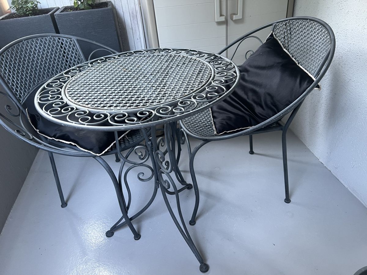 Tischset: Schöner Gartentisch mit 2 Stühlen – Gebraucht aus Basel von kiko9 1
