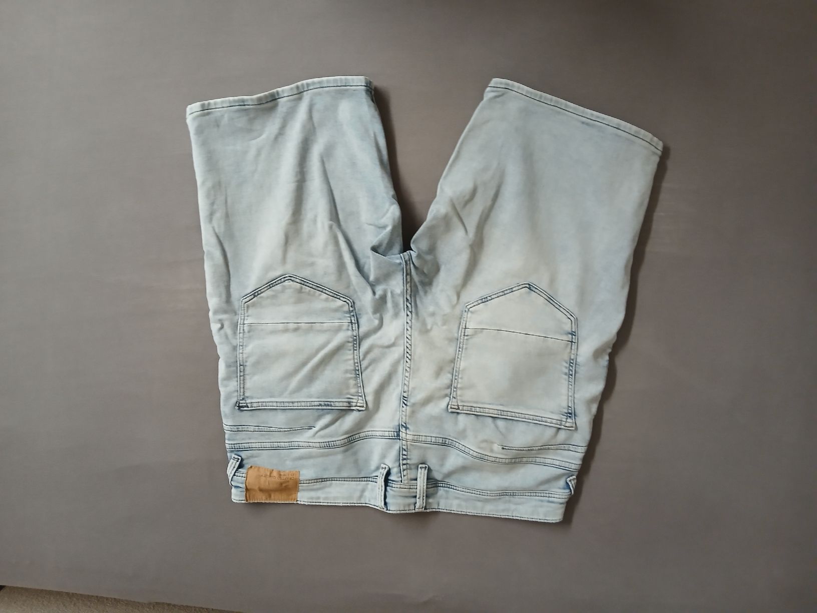 Jeans: C&A Jog Denim kurze Jeans Hose – Usato da Niederbipp venduto da nid_xjv9 1
