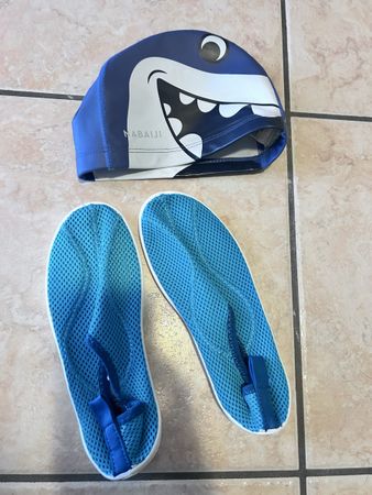Cuffia e scarpe per nuoto  bambino