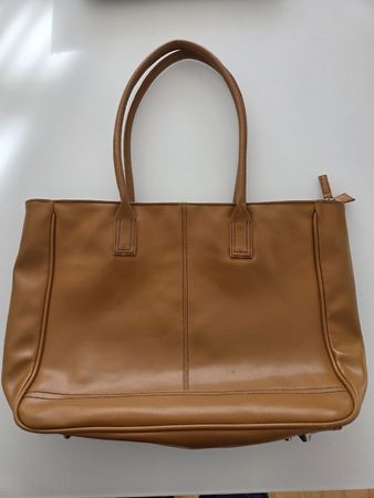 Elegante Handtasche aus Kunstleder