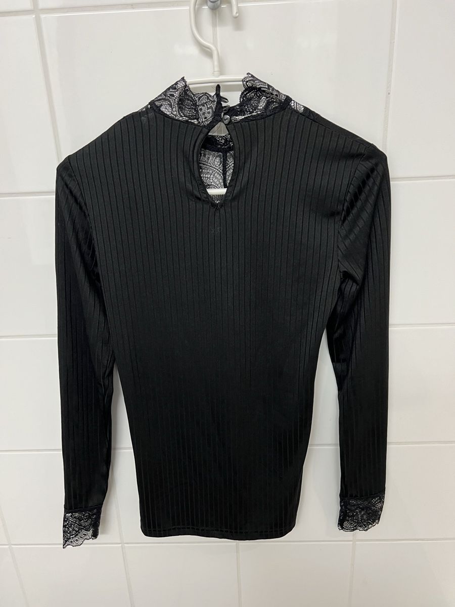 Maglioni & Felpe: Schwarzes Shirt mit Spitzen – Usato da Jona venduto da n.ferrari 1