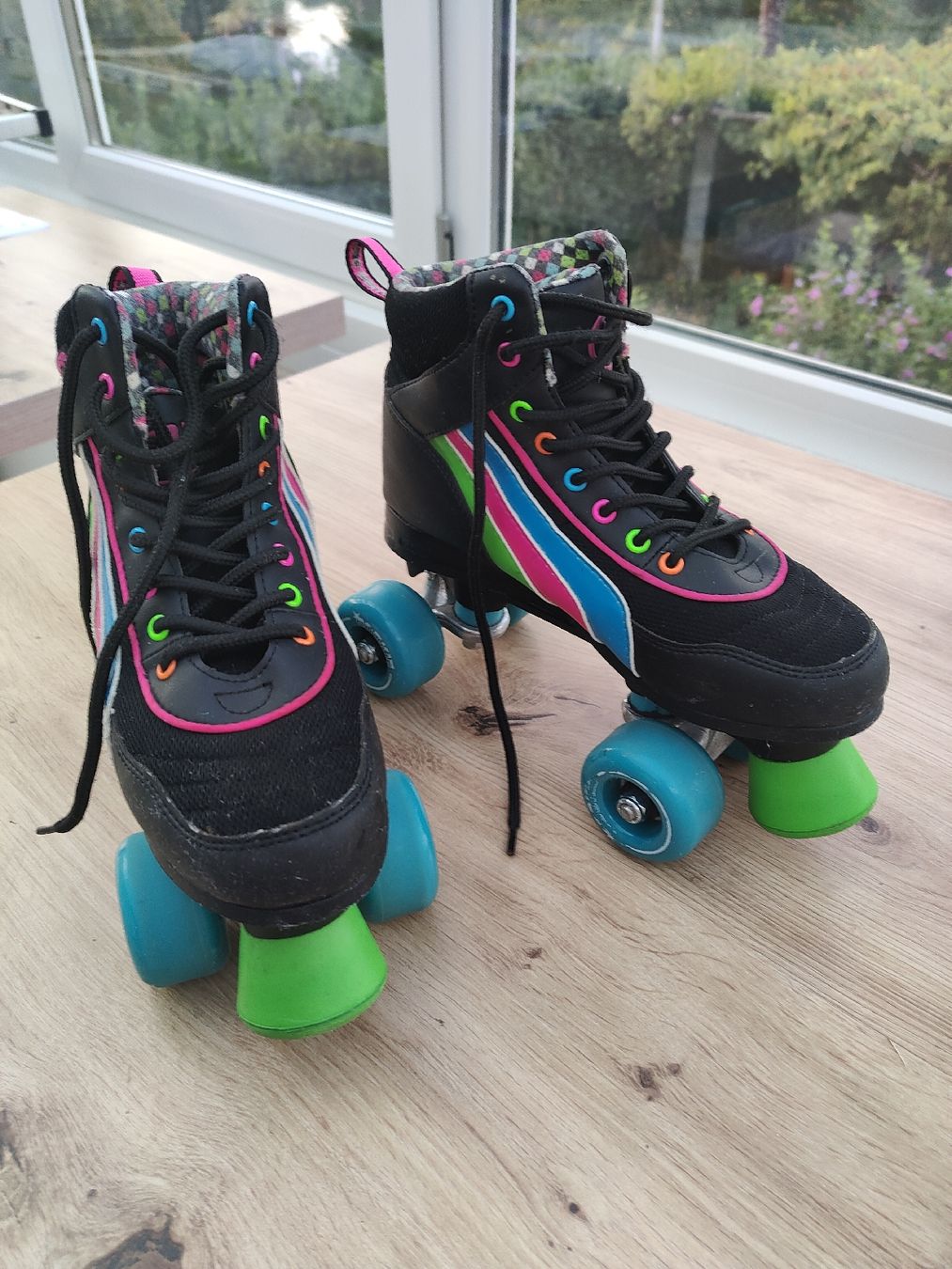 Patins à roul. & inline: Disco-Rollschuhe Grösse 38 – D'occasion à Oetwil an der Limmat par MicA-8955 1