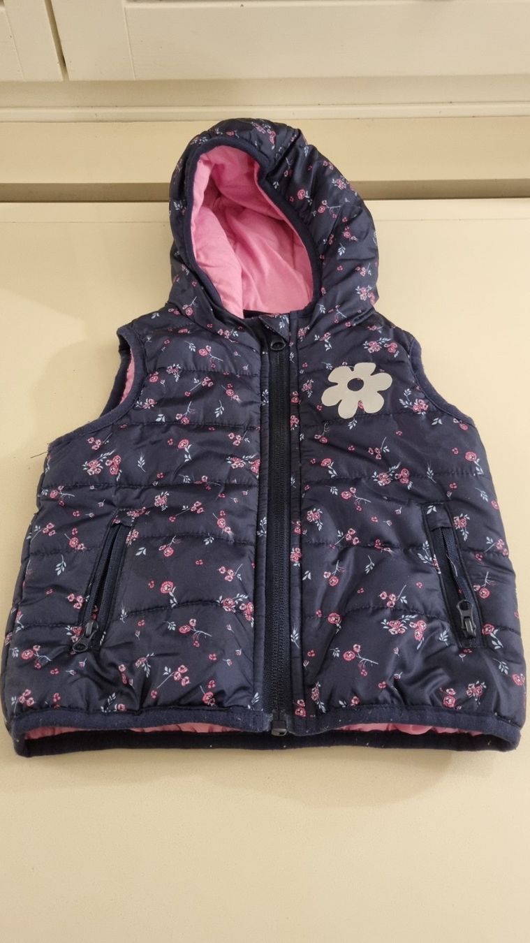 Sonstige Mädchenkleider: Gilet fille – Gebraucht aus Ferpicloz von Clicli014