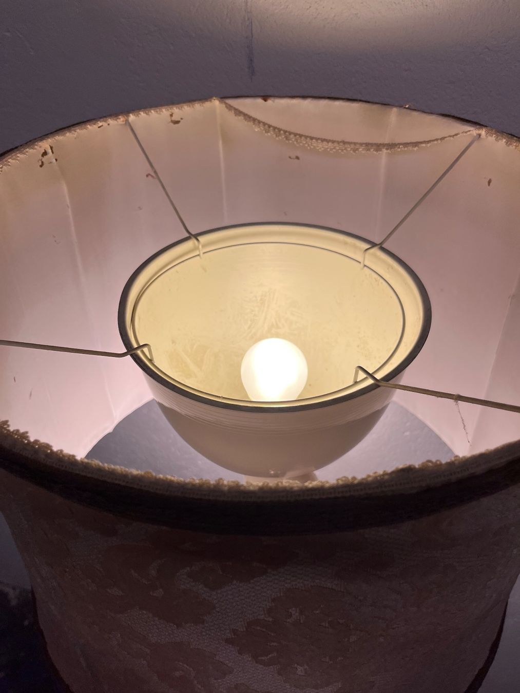 Lampade: Ancienne lampe sur pied – Usato da lausanne venduto da esploras 3