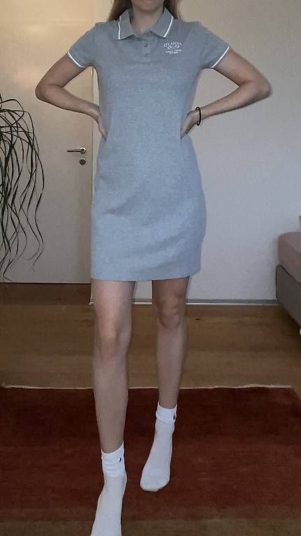 Kleider: Graues Kleid mit Kragen – Gebraucht aus Murten von leonie_tutti