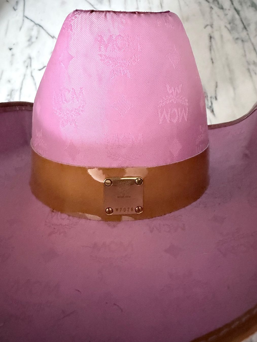 Mcm Copricapi, berretti & cappellini: Pink MCM Cowboyhut Einzelanfertigung – Usato da Zürich venduto da Secretwish007