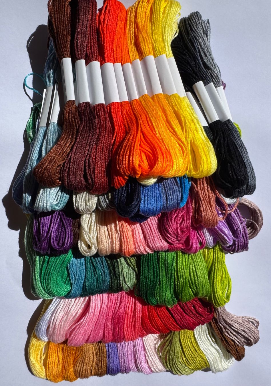 Kit bricolage: 100 x Garn Stickgarn Armbändeli Knüpfen – Nuovo e nell'imballaggio originale da Leuggern venduto da unico10 5