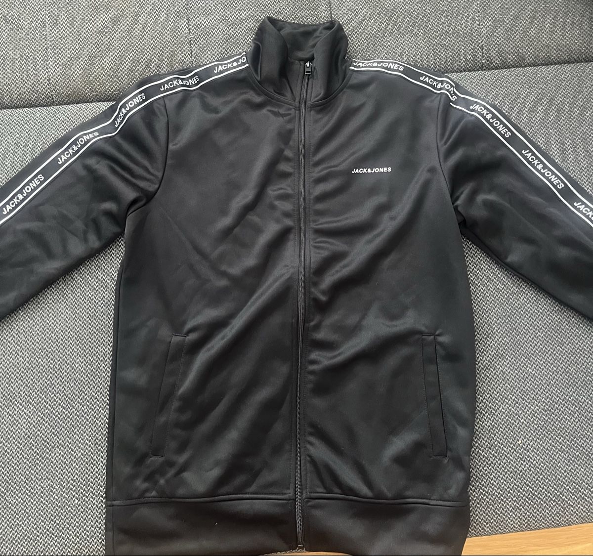 Jack & Jones Giacche: Jack & Jones Grösse L schwarz – Nuovo (secondo la descrizione) da Biel/Bienne venduto da que_9cv5