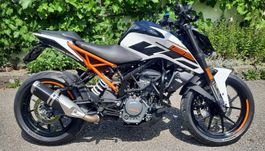 KTM 125 Duke Top Zustand