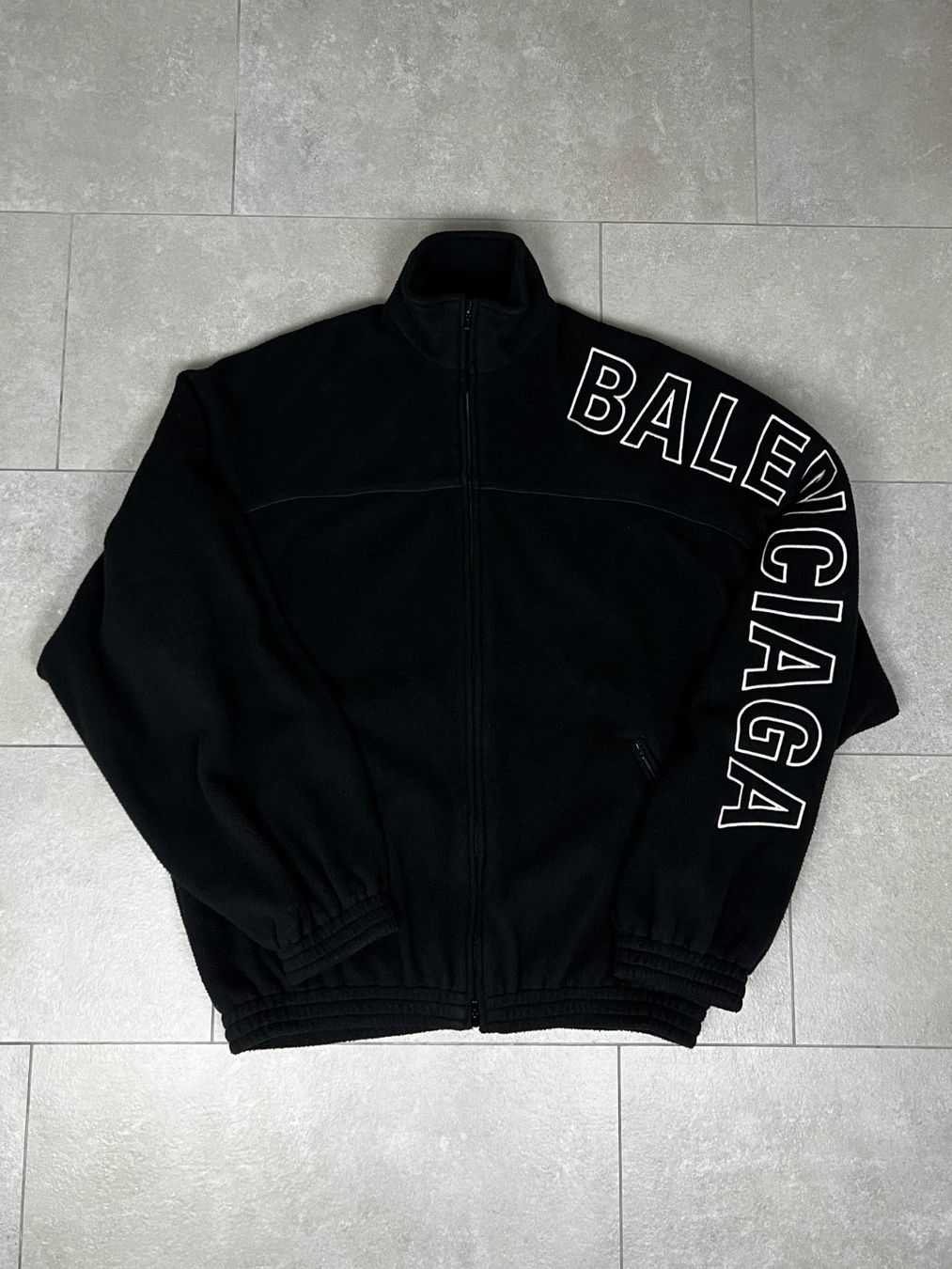 Balenciaga Giacche: Balenciaga Fleece Logo Jacket – Usato da Biel/Bienne venduto da sami0788480082