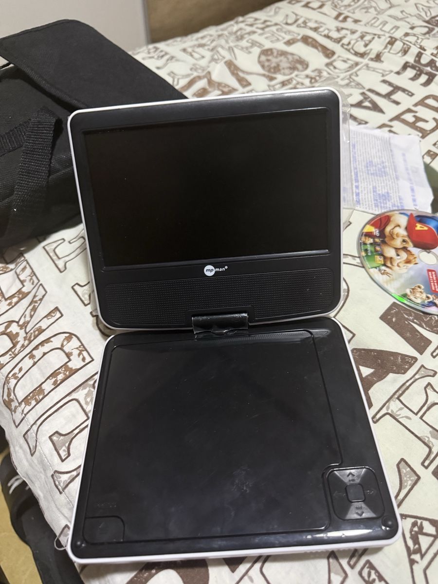 Lettore multimediale & Streamer: Lecteur DVD Portable avec accessoires + 3 CD – Nuovo (secondo la descrizione) da Chesières venduto da JMStore 1
