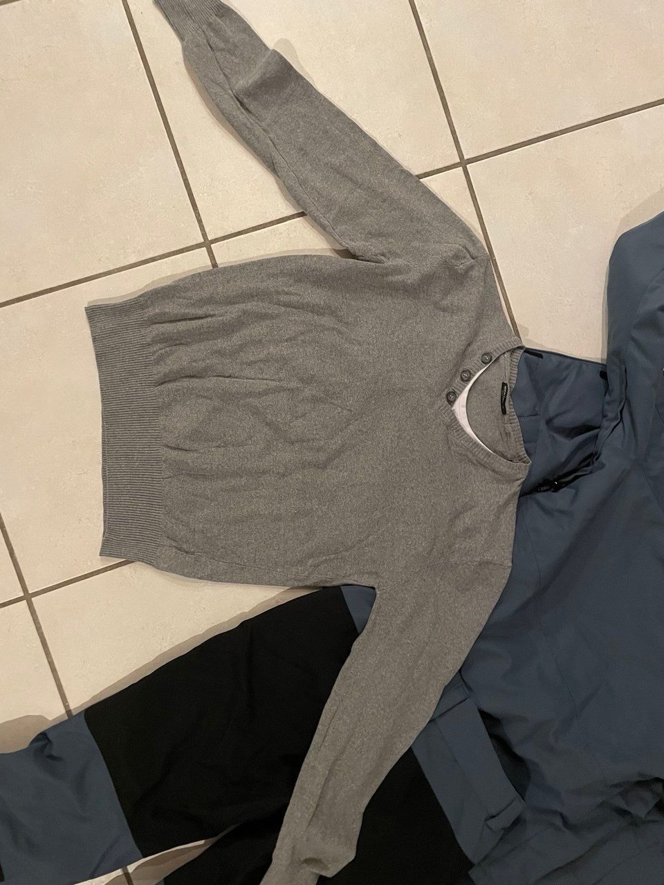 Fila Lotti di vestiti: Fila Ski-Anzug Set, neuwertig , Grösse M, Underarmor Pulli – Nuovo (secondo la descrizione) da Grüningen venduto da kleiderstar 7