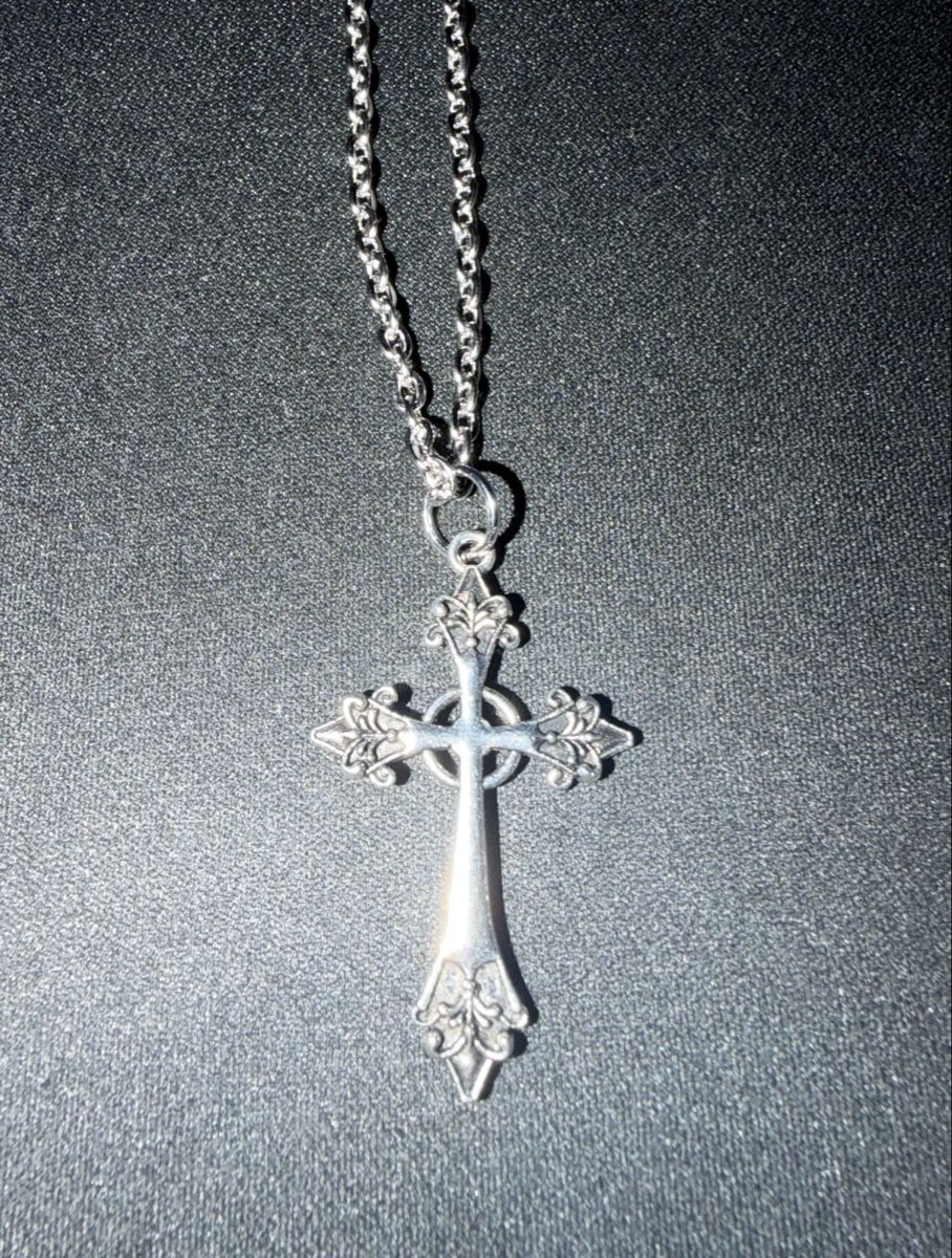Ketten: Collier croix argenté  – Neu (gemäss Beschreibung) aus Biel/Bienne von DonCo_