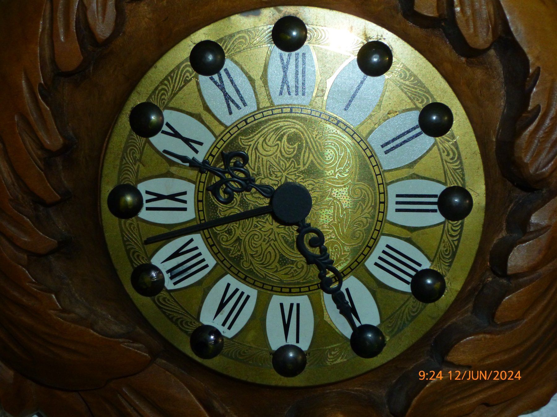 Uhren: Wanduhr mit wunderschönem geschnitztem Holzgehäuse – Gebraucht aus Läufelfingen von Kamari 3