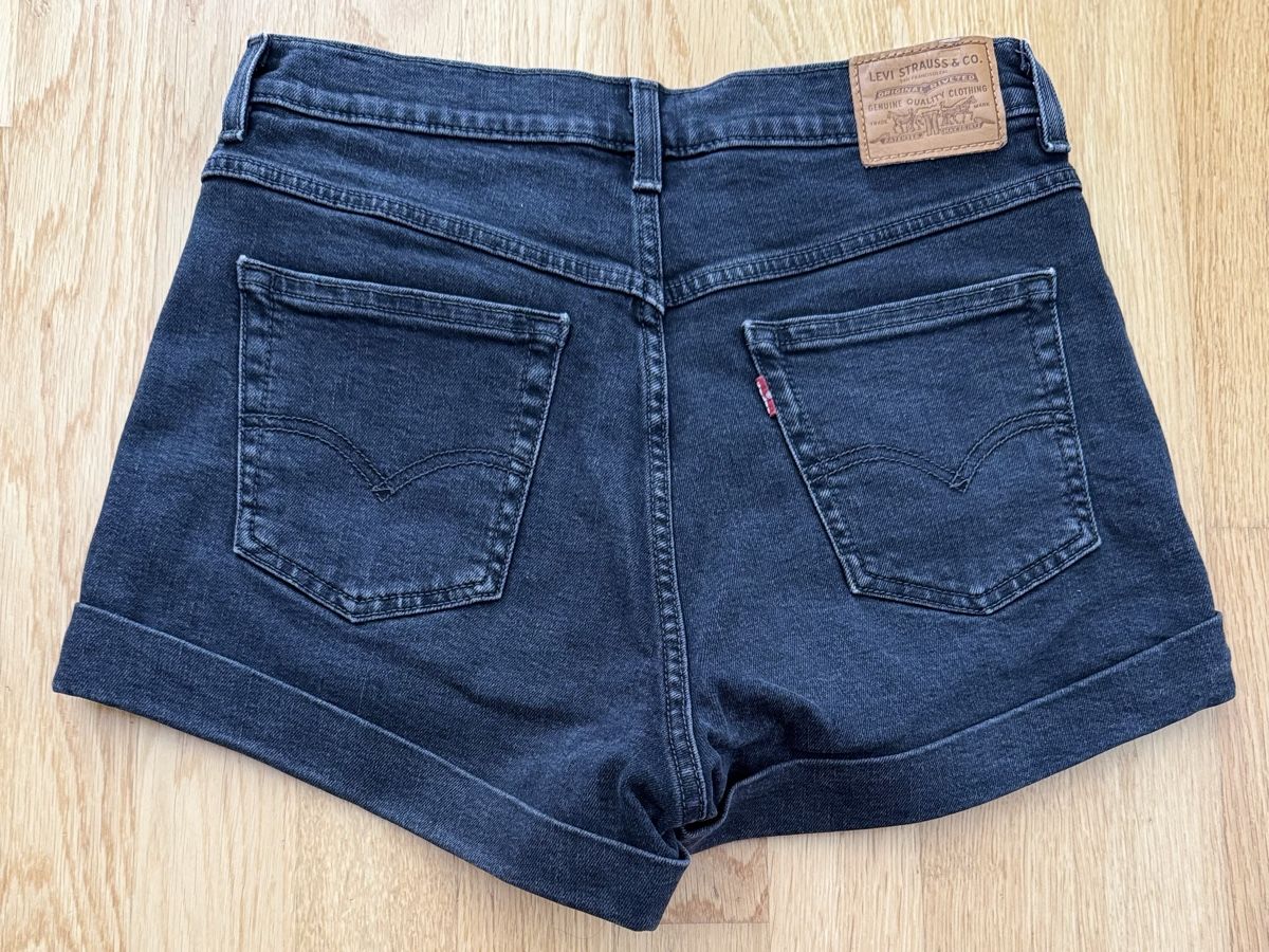 Levi's Pantalons: Levi's Shorts W29 - schwarz – D'occasion à St.Gallen par Isnisodo 1