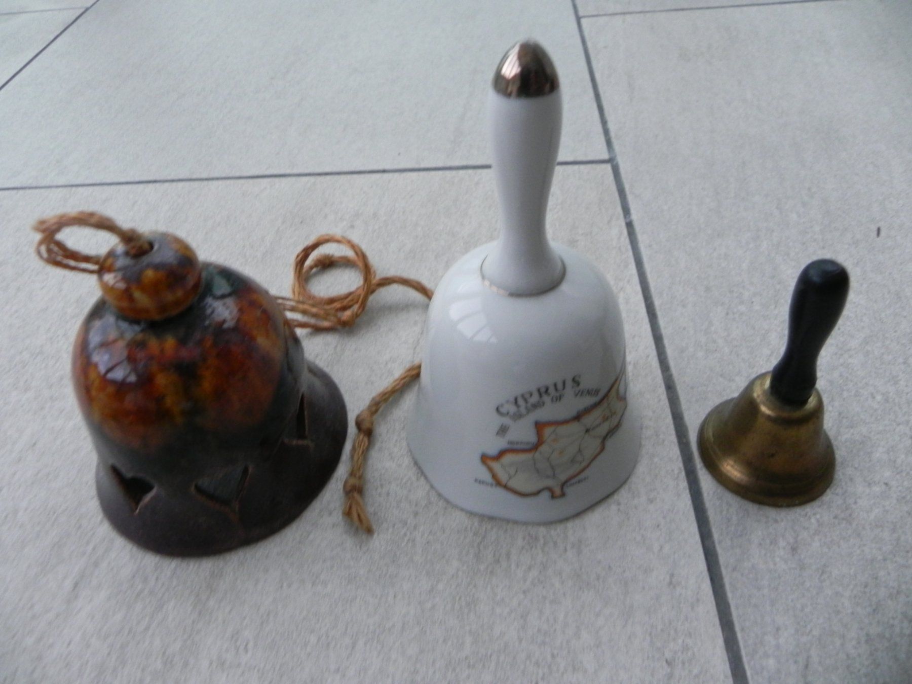 Cloches & sonnailles: Glocken Set 3 Stk Tischglocke – D'occasion à Stallikon par pcerny16