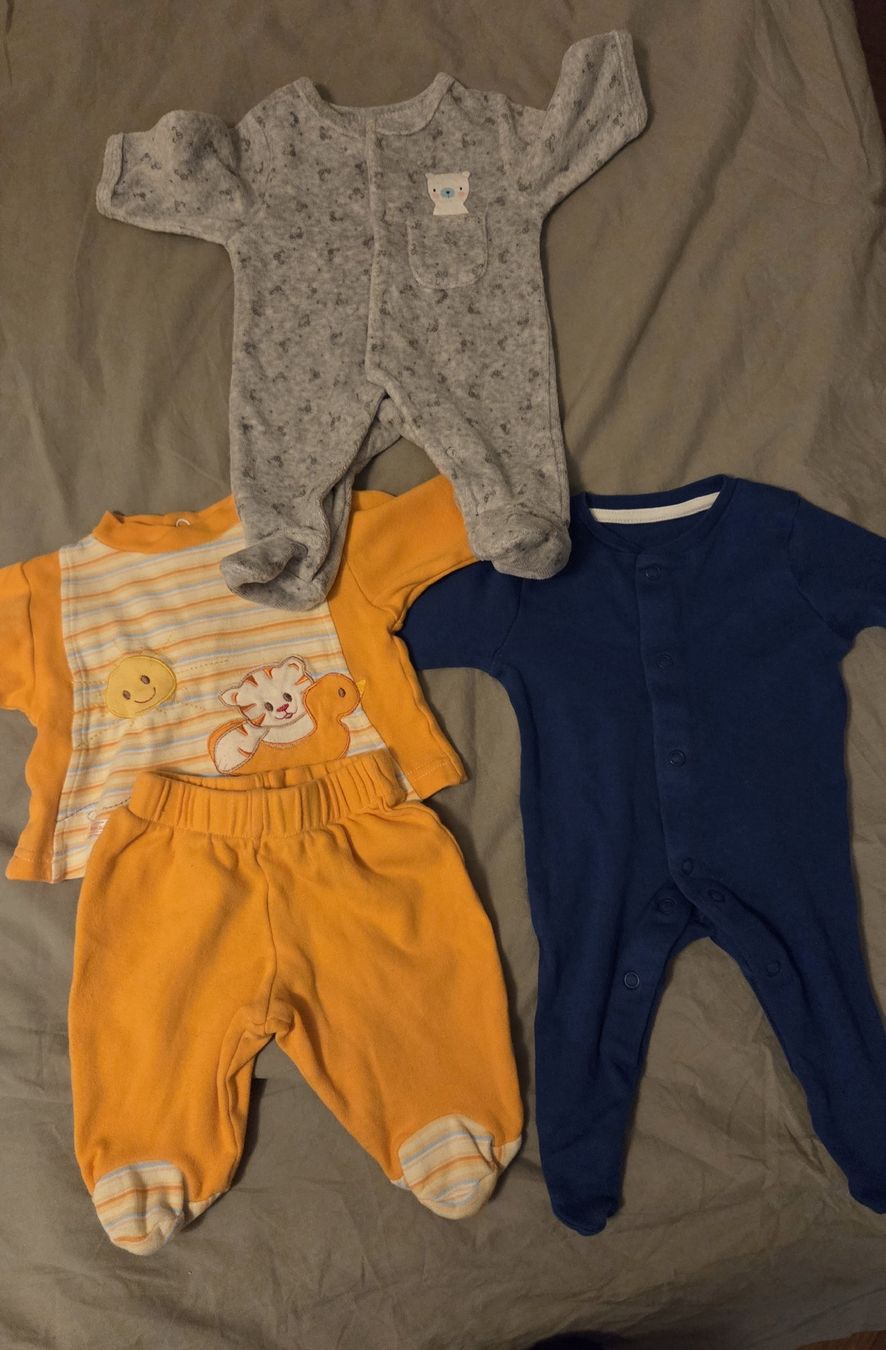 Pigiama & Simili: 3 pyjamas/habits bébé taille 0 mois – Usato da Lausanne venduto da ver_05_22