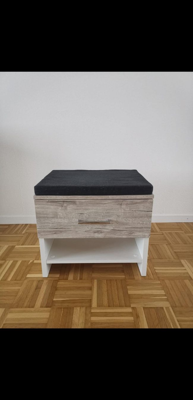 Garderobe: GRATIS Wandgarderobe mit Bank – Gebraucht aus Eschlikon TG von kri_5lb6 2