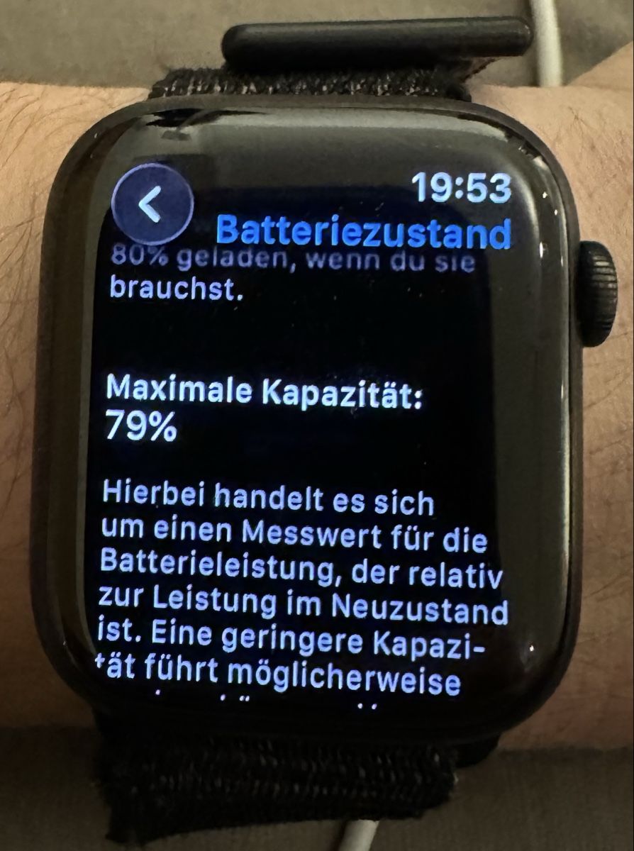 Apple Smartwatch: Apple Watch Series 7, 45mm, Titangehäuse, GPS+Cellular – Usato da Zetzwil venduto da severin_h 8