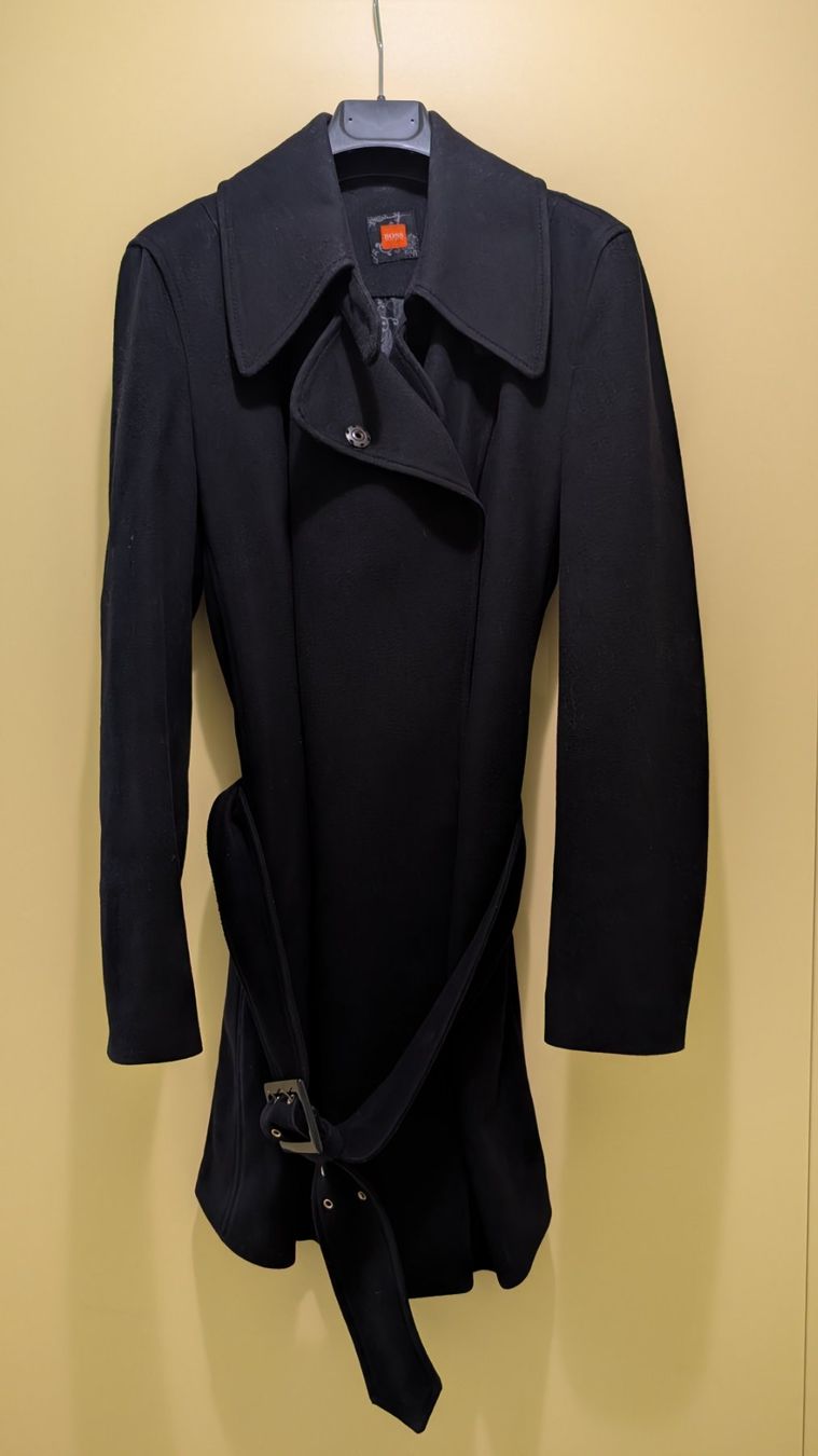 Hugo Boss Mäntel: Hugo BOSS Mantel, schwarz, Grösse EU 38 – Gebraucht aus Rüfenacht BE von mla_jmf8