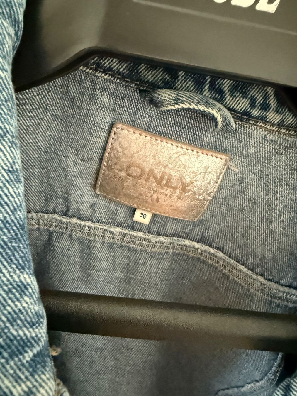 Only Giacche: Cropped Jeansjacke, size 36 – Usato da Sissach venduto da laura.x4 3