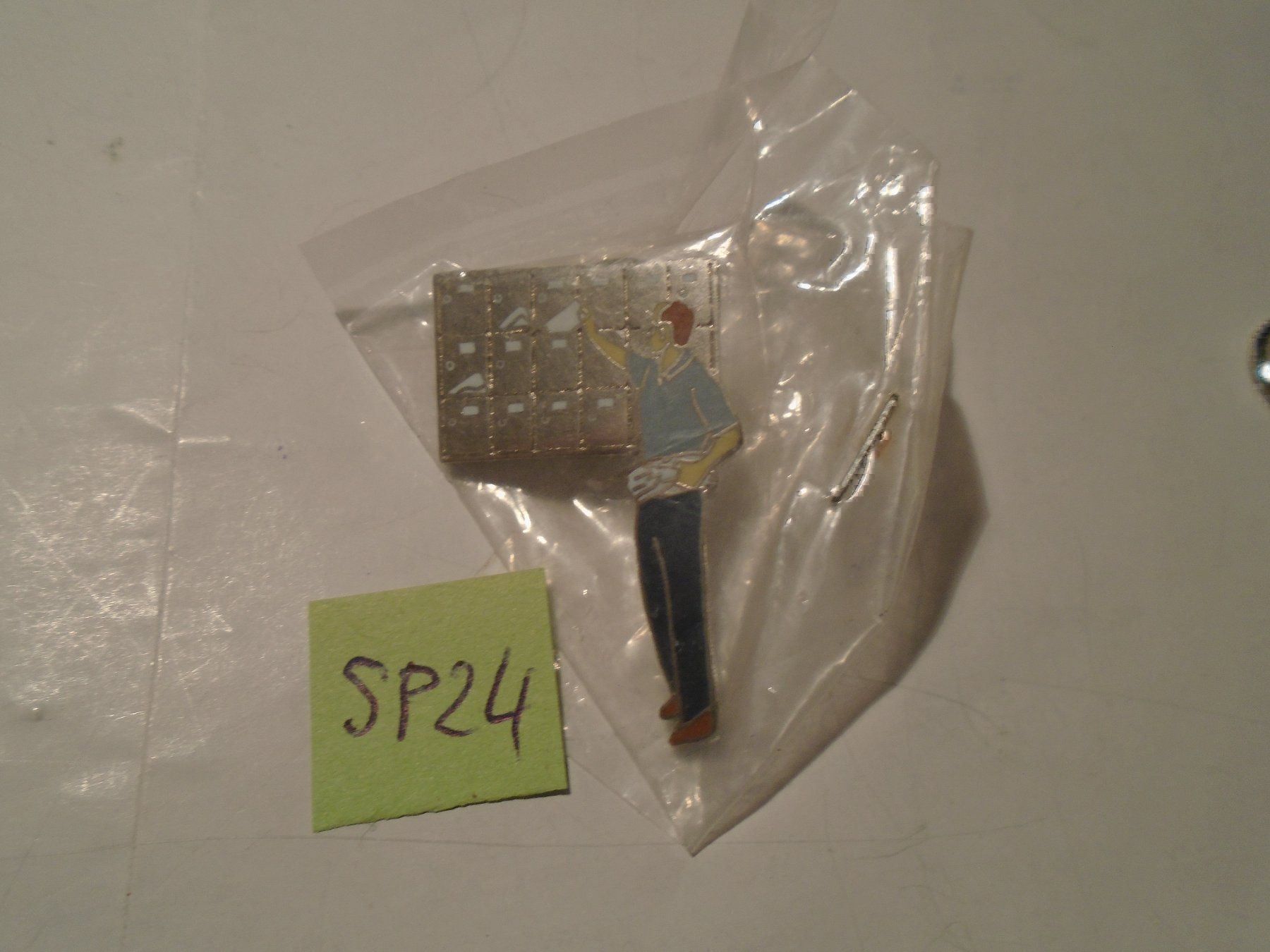Placchette & Badge: 1 Briefträger Pin (SP24) – Usato da Winterthur venduto da Beli2000 1