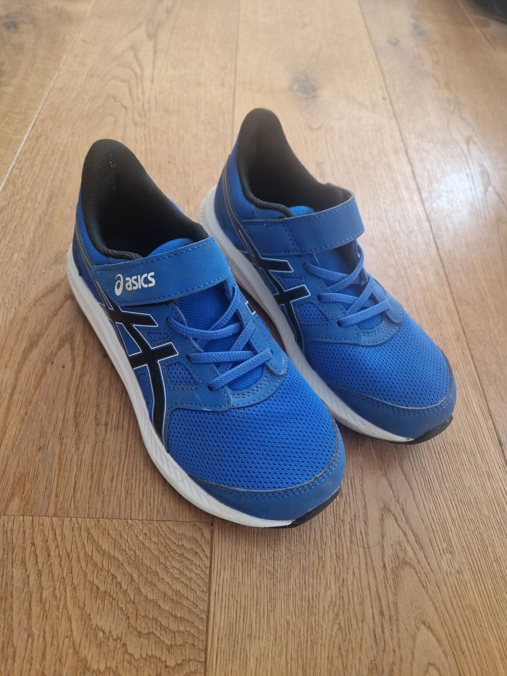 Asics Scarpe per ragazzi: Kinderschuhe ASICS blau Grösse 34.5 – Usato da Dübendorf venduto da pet_8vnm
