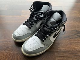 JORDAN 1 Mid Light Smoke Grey