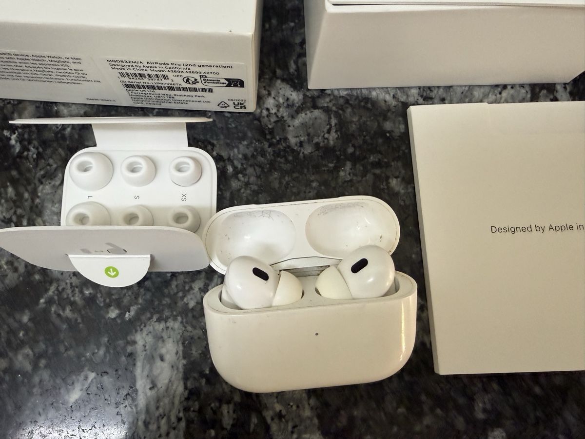 Apple Cuffie: AirPods Pro ( 2nd Generation) – Usato da Embrach venduto da mar_m9rq 1