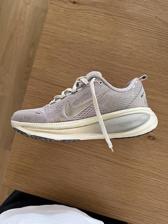 Nike Scarpe da donna: Nike Performance VOMERO 18 SE – Usato da Niederhasli venduto da pam_9ckc 2