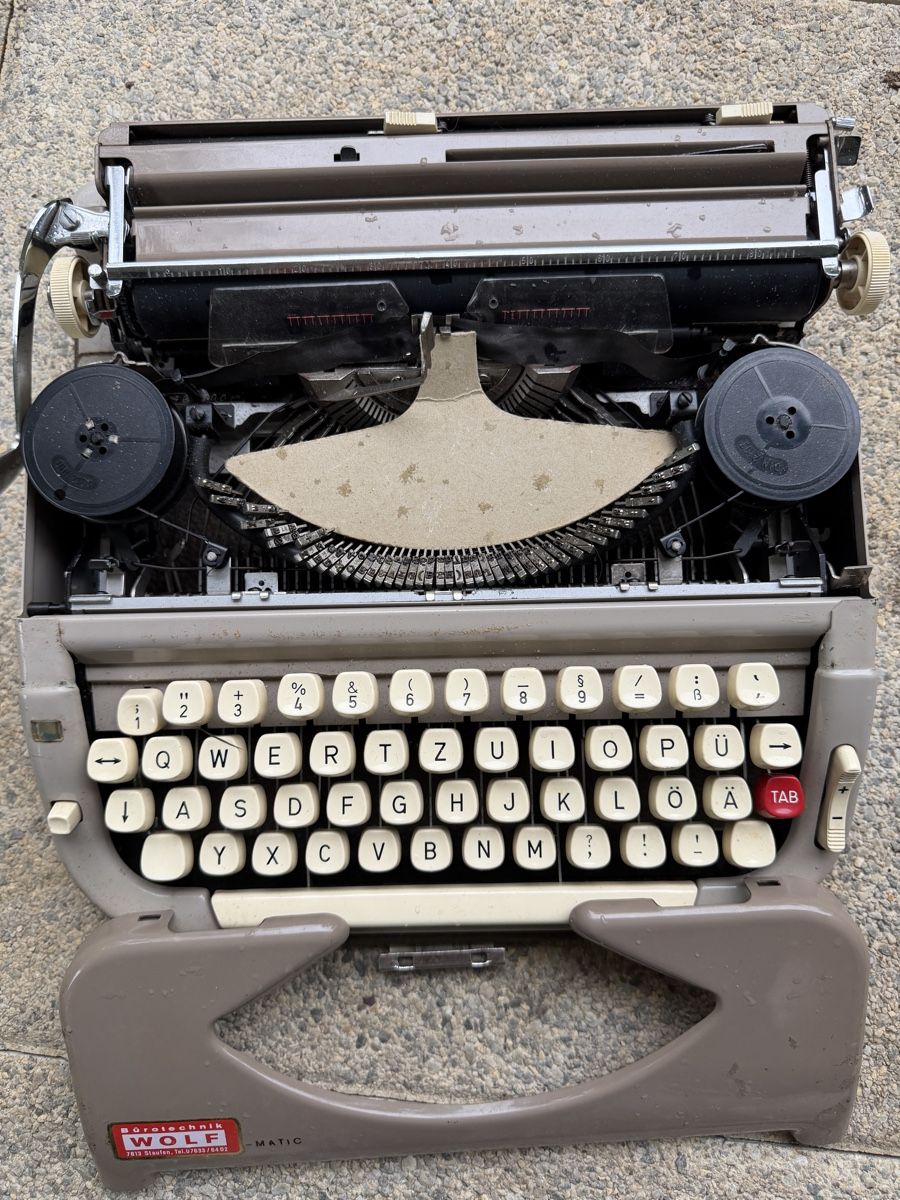 Macchine da scrivere: Machine à écrire ancienne vintage  – Usato da Renens VD venduto da LSD.007 3