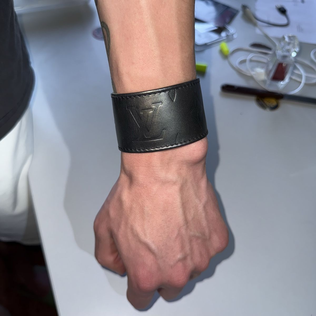 Louis Vuitton Armbänder & -reifen: Vintage 2002 Louis Vuitton monogram mat leather bracelet – Neu (gemäss Beschreibung) aus Bern von MaxiSeller 9