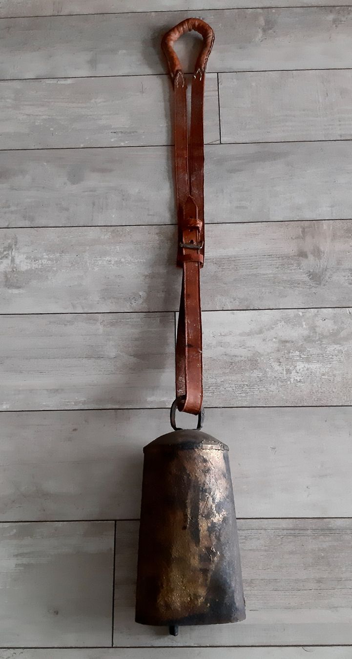 Campanacci mucche: Schöne Glocke mit Lederriemen – Usato da Tagelswangen venduto da BrigittaC01