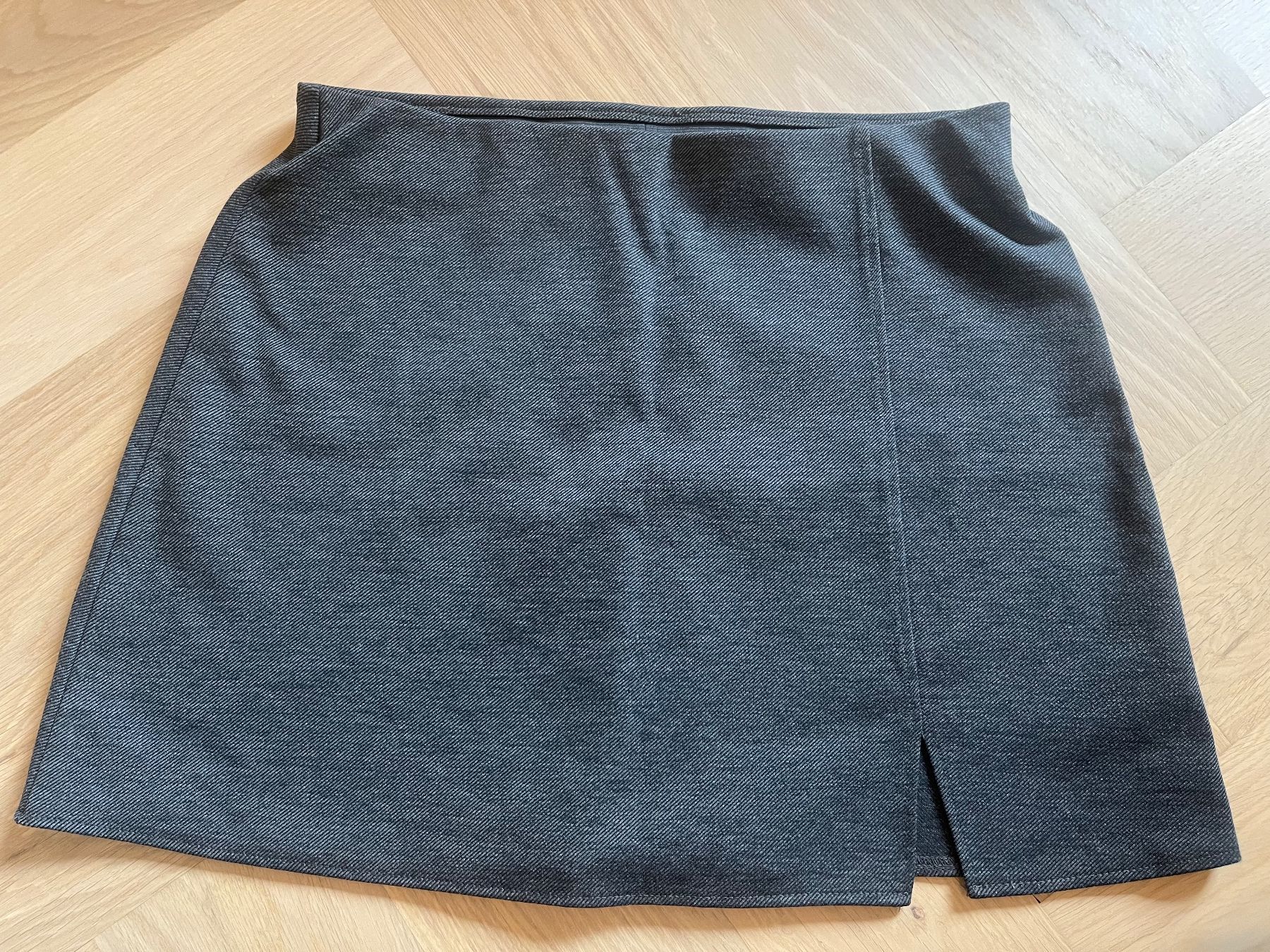 H&M Röcke: grauer Minirock von H&M, Gr. M – Gebraucht aus Zürich von Estelle_C