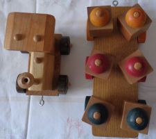 ZUG AUS HOLZ MIT WAGEN 2 STCK.