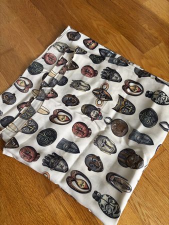 Seidenschal, Foulard mit Masken, Ratität