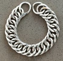 Abgeflachtes Rundpanzerarmband aus Silber, Verschluss fehlt