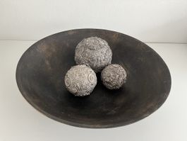 grosse Schale mit 3 Deko-Kugeln / Kunststoff