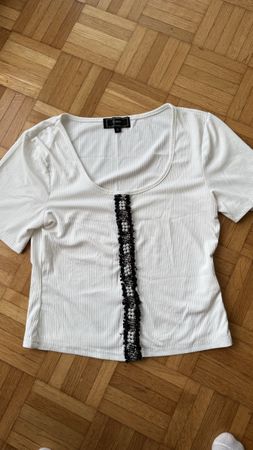 Weisses Shirt, Gr. S mit Detail - wie Neu!