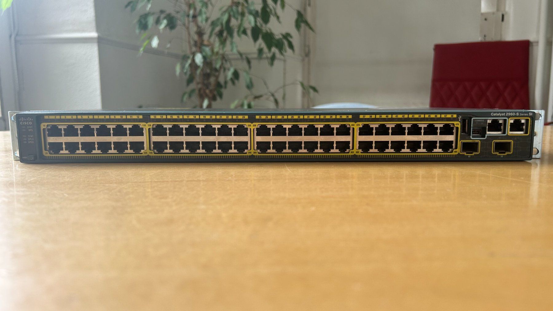 Cisco Hubs & Switches: Cisco Catalyst 2960-S 48 Base-T – Gebraucht aus Genève von rob_qh6w 1