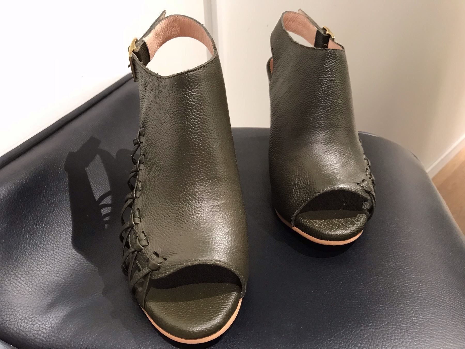 Damenschuhe: Mascarada Leder - Sandaletten Grösse 38 – Neu und originalverpackt aus Rengg von Colomo 1
