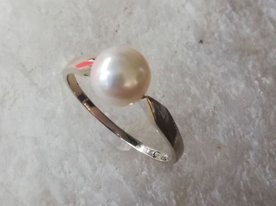 Ringe: Edler Perlenring aus 18 Karat Gold – Neu (gemäss Beschreibung) aus Unterägeri von Altgoldschmuck 1