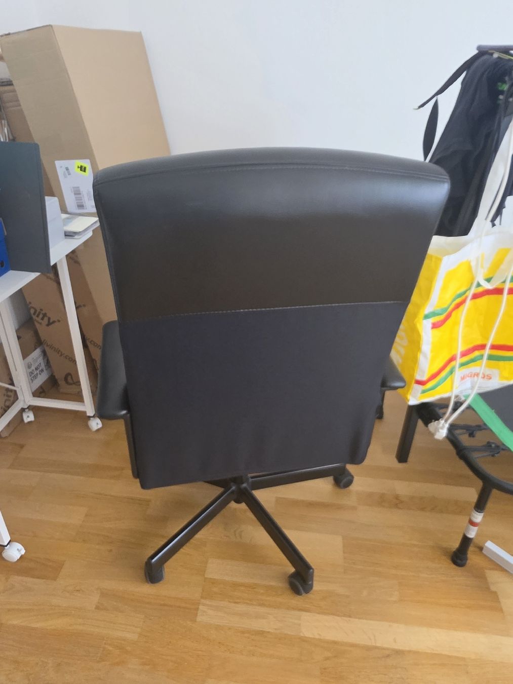 Sedie: Bürostuhl Lederimitat schwarz gebraucht – Usato da Gossau SG venduto da remothemostwanted 1