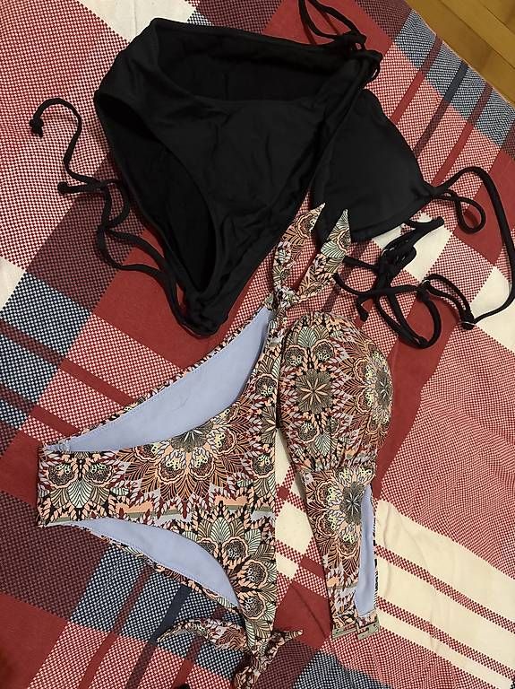 Costumi da bagno & Bikini: Costumi da bagno S/M – Usato da Bellinzona venduto da giu_2g9f 1