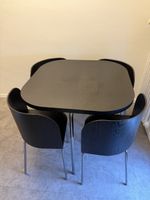 Tisch und 4 Stühle